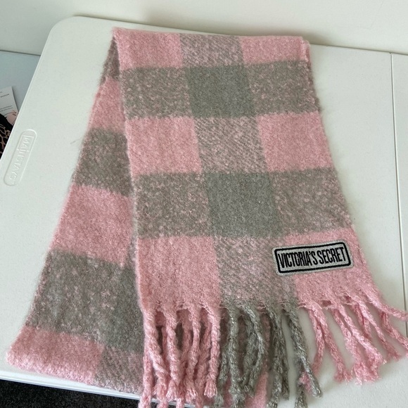 Victoria's Secret Accessories - EUC | Victoria’s Secret women’s chunky knit plush plaid scarf